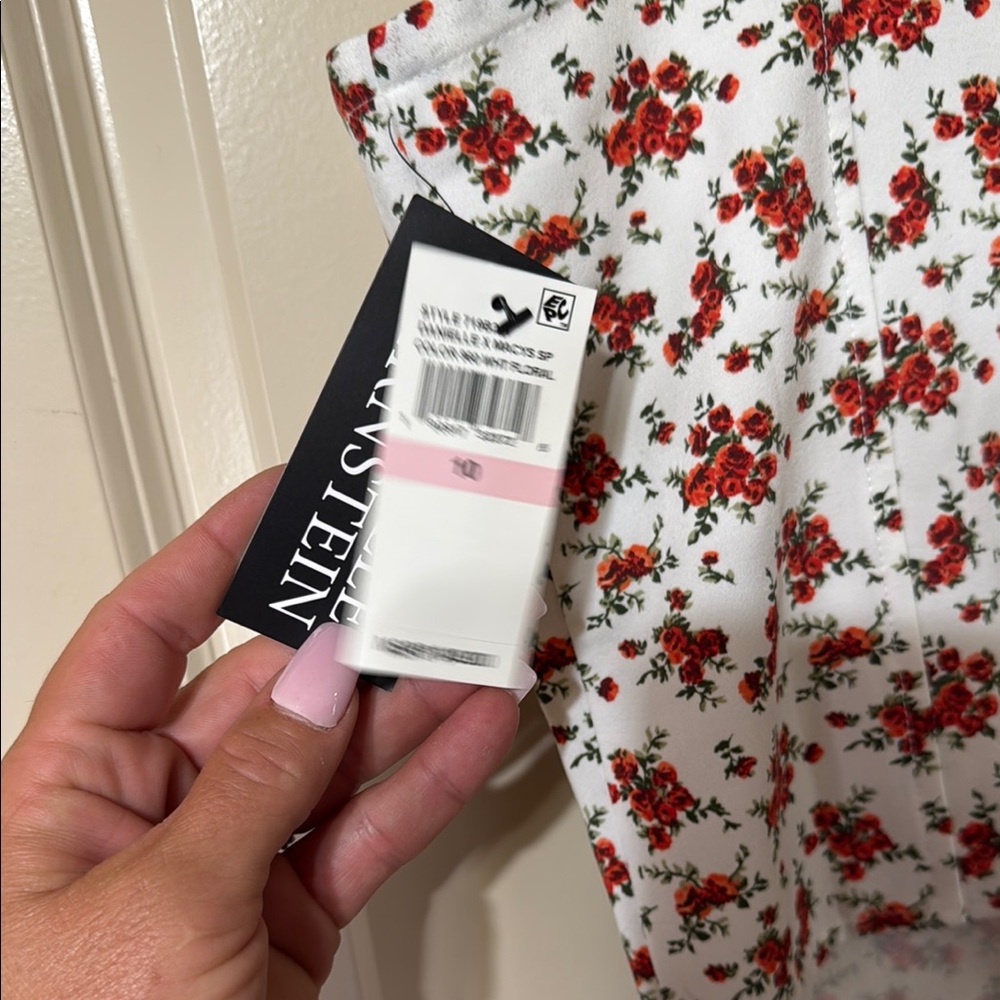 Danielle Bernstein Red Floral Tank Top - Picture 3 of 3